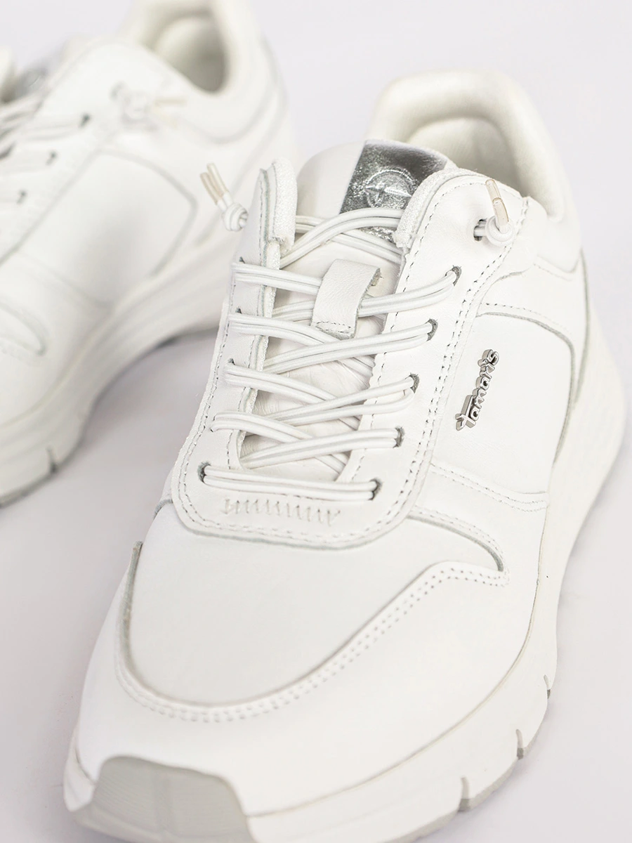 Кроссовки белого цвета с двойной эластичной шнуровкой